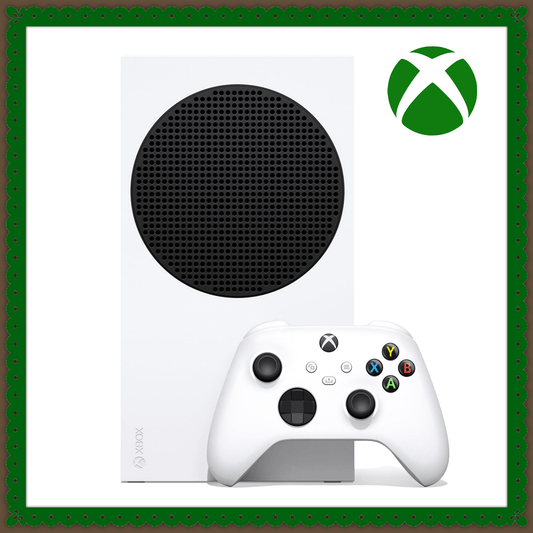 Die Xbox Series S ist auf diesem Bild vertikal aufgestellt und zusammen mit einem weißen Xbox-Controller dargestellt. Im Hintergrund ist ein stilisierter grüner Xbox-Kreis auf weißem Rahmen zu sehen, der von einem dekorativen grünen Rand umgeben ist. Das große schwarze Lüftungsgitter auf der Vorderseite der Konsole sticht hervor. Der Controller liegt zentral und leicht vor der Konsole. Das Bild wirkt wie eine offizielle Werbeabbildung.